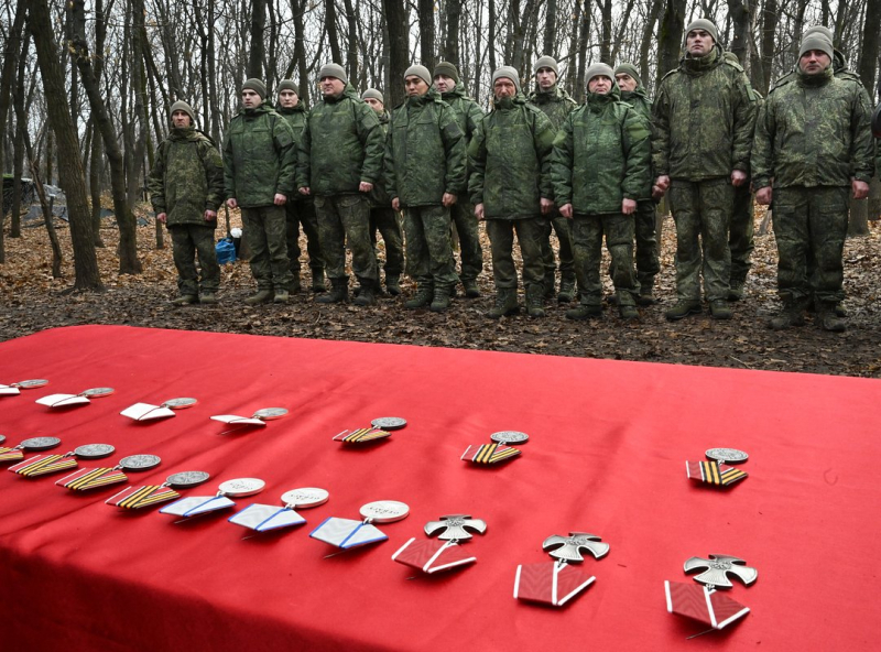Участники СВО заподозрили российского депутата в ношении чужих наград. Что известно?