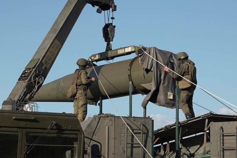 «Дебильные приказы». На Украине разгорелся скандал после удара «Искандера» по лагерю спецназа ВСУ. В Раде требуют уволить Сырского