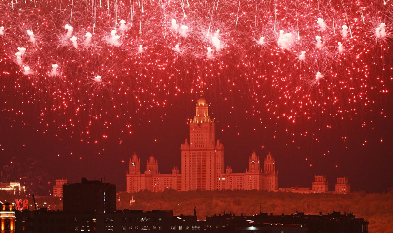 Салют в Москве 9 мая