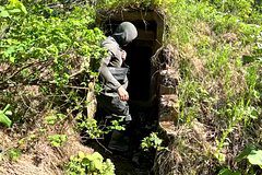 Блогер нашел на Сахалине заброшенное военное укрытие и сильно удивился