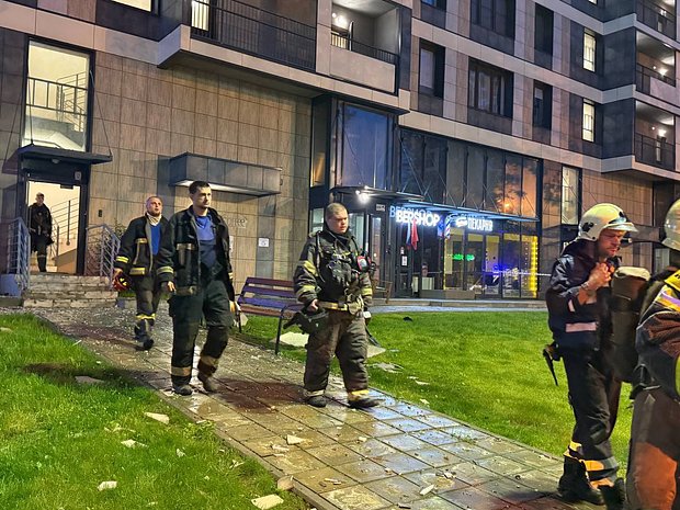 Губернатор показал кадры с места попадания беспилотника в многоэтажку под Москвой