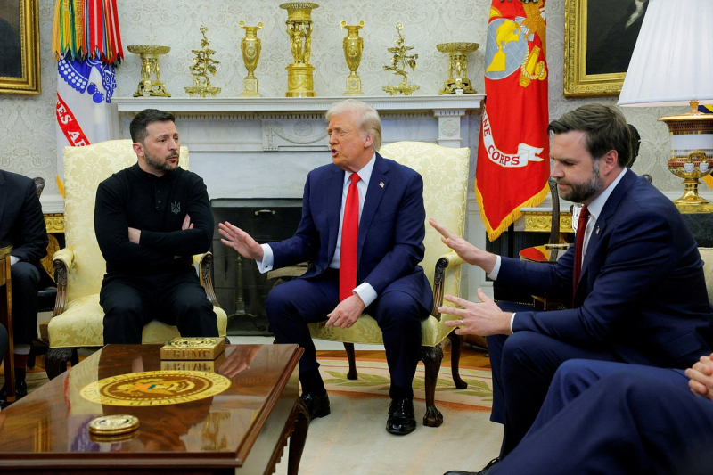 «КНР считает Трампа непредсказуемым». Нежелание Си Цзиньпина беседовать с президентом США связали со ссорой с Зеленским