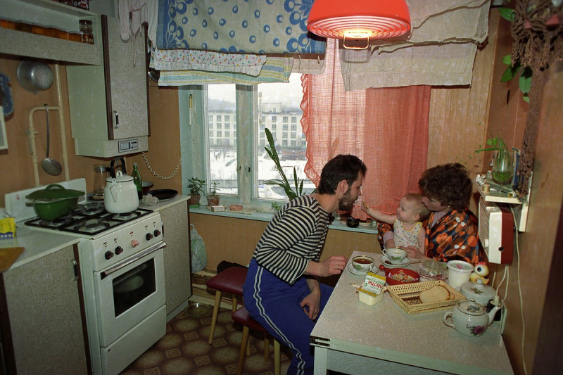 Песня «Кухни» группы «Бонд с кнопкой»
