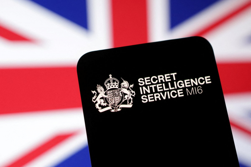 Скандал в семье новой главы MI6