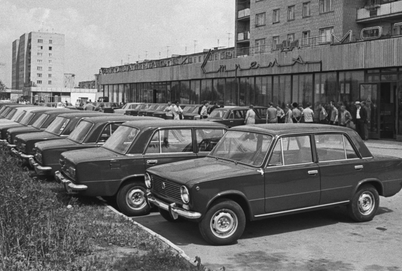 «Это больше похоже на анекдоты». Развенчан главный миф о покупке автомобиля в СССР. Как на этом делались целые состояния?