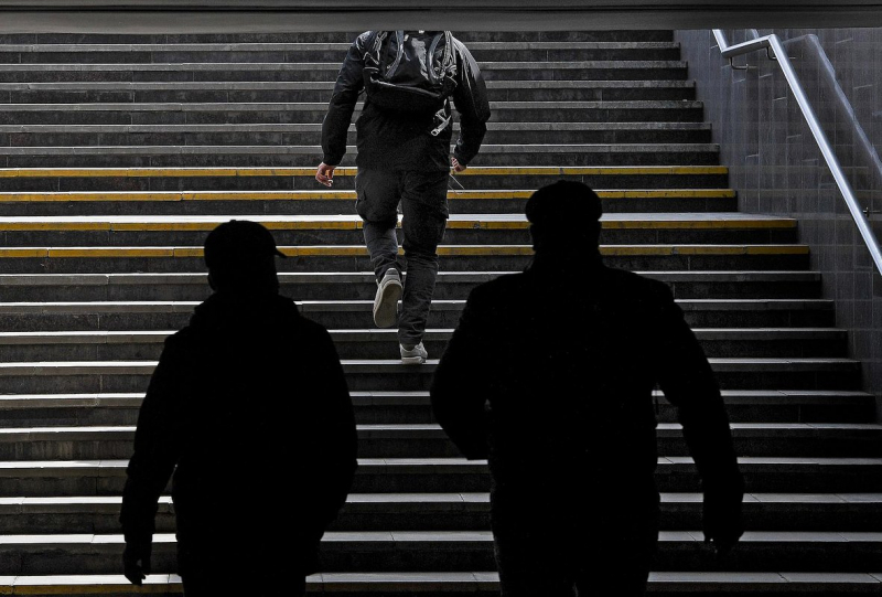 «Наркодилеры — в тихом ужасе». Россияне стали покупать меньше наркотиков после принятия закона о дропперах. Как это связано?