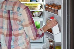 Хранение некоторых продуктов на дверце холодильника оказалось опасно для здоровья