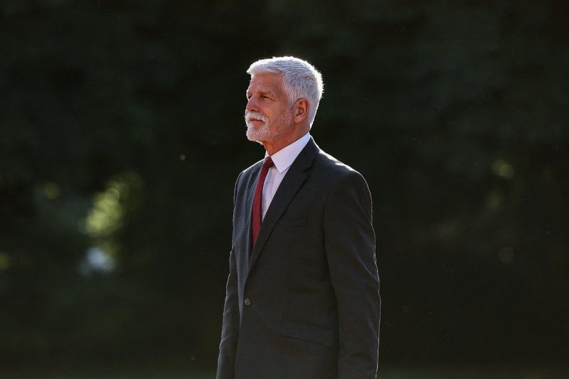 Китай разрывает контакты с президентом Чехии Петром Павелом