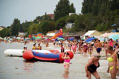 Турист описал пляж российского курорта фразой «толпы народа и нашествие медуз»