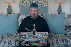 Артемий Лебедев оценил слова Пугачевой об уехавших из России комиках