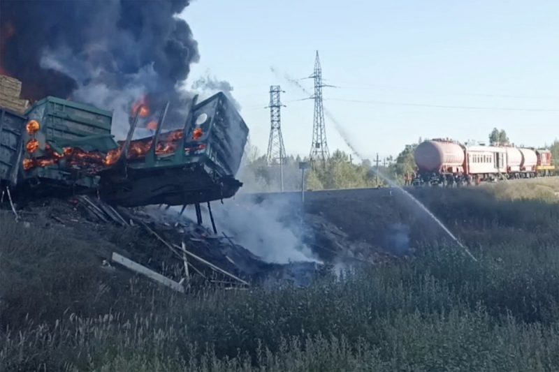 Авария с поездом и грузовиком под Смоленском