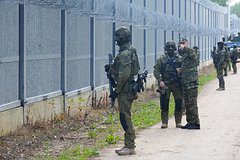 Четыре мигранта проползли по тоннелю из Белоруссии в Польшу