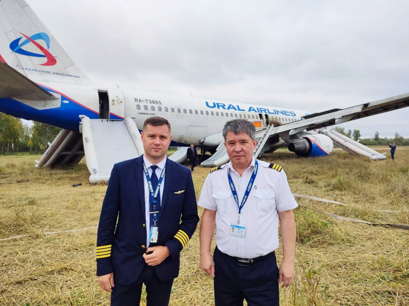Дело севшего в поле в 2023 году самолета