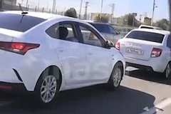 Десятки пассажиров опоздали на рейсы из-за 30-километровой пробки в Адлере