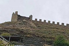 Древняя крепостная стена обрушилась в российском регионе