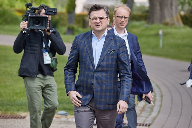 Экс-глава МИД Украины Кулеба бежал из страны