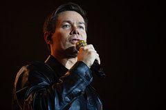 Известный российский певец порассуждал о дорогих подарках девушкам