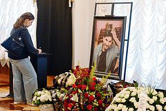 Юрия Бутусова похоронили на Кунцевском кладбище