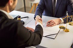 Юрист рассказал о законных способах защиты в разговоре с коллекторами