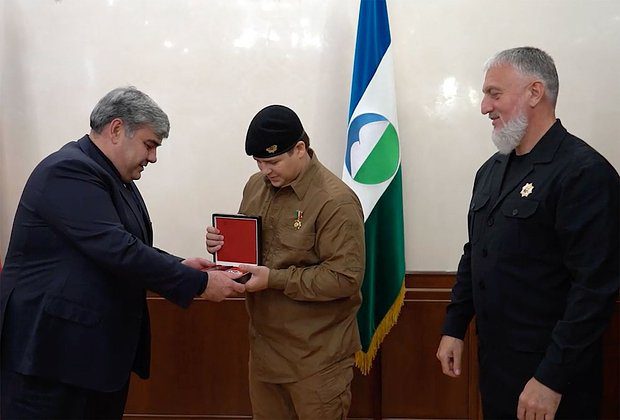 Награды и должности 17-летнего Адама Кадырова
