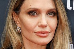 Названа знаменитость с самыми красивыми бровями