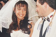 Невеста перешила свадебное платье матери и нарвалась на критику в сети