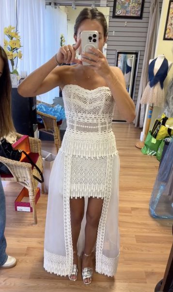 Невеста перешила свадебное платье матери и нарвалась на критику в сети