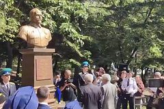 Памятник Дзержинскому в российском городе открыли под композицию о Христе