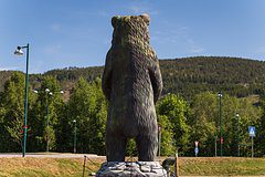 Памятник «Маше и Медведю» рядом с Лениным напугал россиян