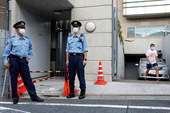 Полицейский установил скрытую камеру в женском туалете и месяц тайно снимал женщин