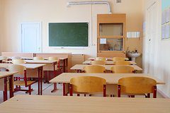 Помощница учителя трижды занялась сексом с учеником во время обеденных перерывов