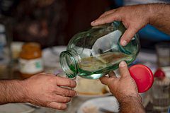 Россиян предупредили о риске слепоты из-за употребления самогона