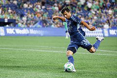 Россиянин получил красную карточку в матче MLS через 13 минут после выхода на замену