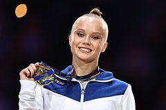 Российская гимнастка Мельникова рассказала об отношении к ней соперниц на турнире в Париже