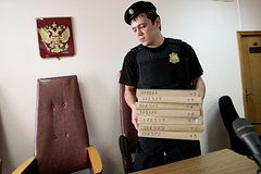 Российские подростки отделались штрафом за избиение полицейских