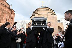 Симоньян зачитала стихотворение на прощании с мужем Кеосаяном