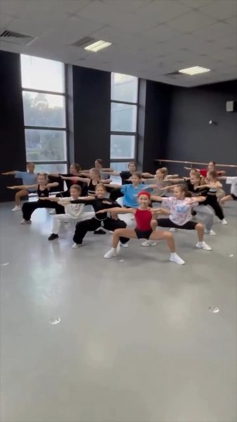 Танец Олега Газманова под песню «Загулял» завирусился в сети