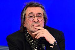 У знаменитого российского музыканта заподозрили потерю зрения