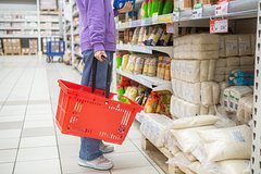 В российских магазинах стало меньше товаров