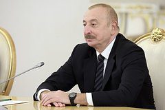 Алиев поздравил Путина с днем рождения после разговора о крушении самолета