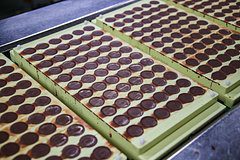 Ассортимент конфет со вкусом алкоголя в России резко вырос