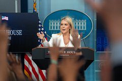 Белый дом ответил на вопрос о встрече с Путиным шуткой про маму