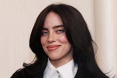 Билли Айлиш пожаловалась на свою грудь