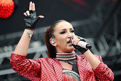 Бузову взломали и довели до слез