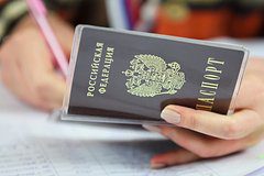 Десять человек лишились паспортов за угрозу безопасности России