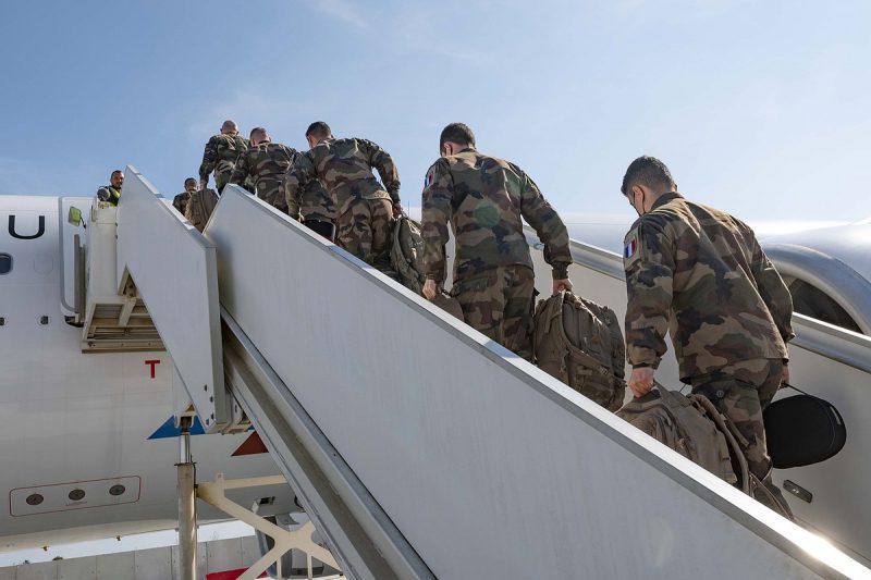 Франция хочет отправить до 2 тысяч солдат на Украину