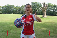 Голая порномодель проникла на стадион во время матча