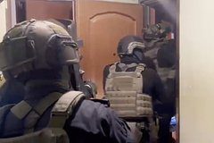 Грабители в балаклавах напали на семью россиянина в частном доме