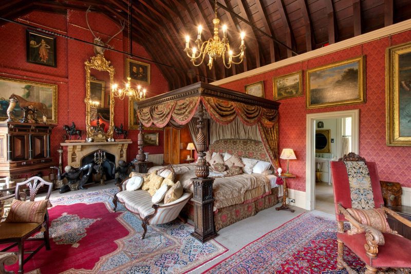 «Как же меня утомили русские». Как эксцентричный аристократ-миллионер искал молодую невесту в Tinder и остался ни с чем