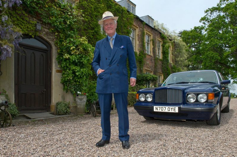 «Как же меня утомили русские». Как эксцентричный аристократ-миллионер искал молодую невесту в Tinder и остался ни с чем